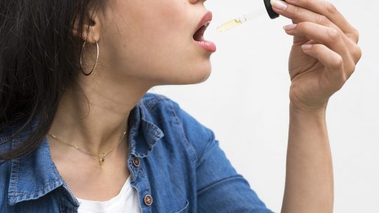 Soulager les douleurs avec le CBD, que dit la science ?